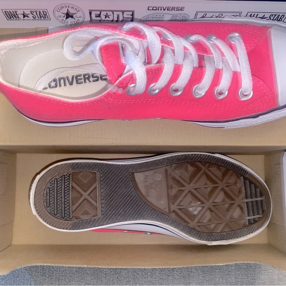 BNWT Chuck Taylor All Star Low- Top Converse . 🩷 - Picture 3 of 4
